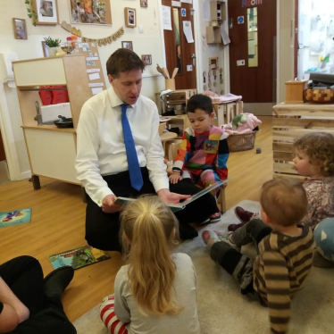 Steve reading to the children 