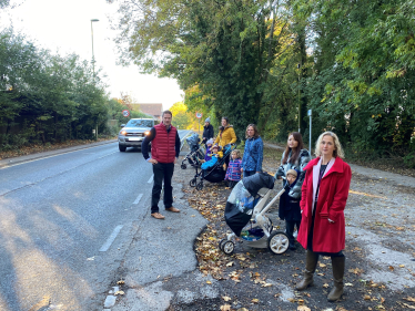 Steve Brine MP with parents and headteacher, Nicola Wells, on Andover Road