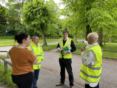 Steve Brine with Cllr Fiona Isaacs, Cllr Rob Humby and concerned parent