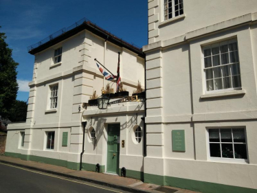 Win Royal Hotel