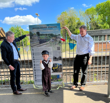 Steve Brine MP unveiling the information board