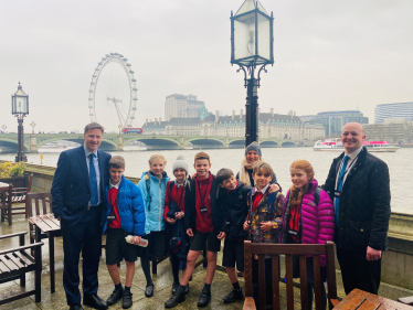 Steve Brine welcomed a lively group of year 6 children from Itchen Abbas Primary School to the Houses of Parliament.  The children, and staff, received a tour of the Palace of Westminster with the Education service, before meeting up with their MP for a lively Q&A session over lunch with a trip via the Terrace for a photo by the River Thames.  Steve told them about his role as an MP in the Commons and his job as a constituency MP, and was especially able to highlight the importance of the casework he carrie